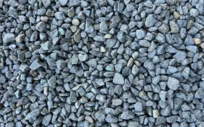 Crushed blue-grey stone of the 12 mm blue metal type, close-up — stock photo
