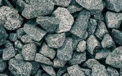 Large crushed granite pieces of the 40 mm blue metal type, close-up — stock photo